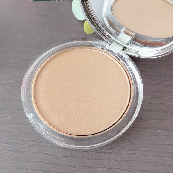 Clinique stay matte sheer pressed powder in 19 stay suede NWT - Picture 4 of 11